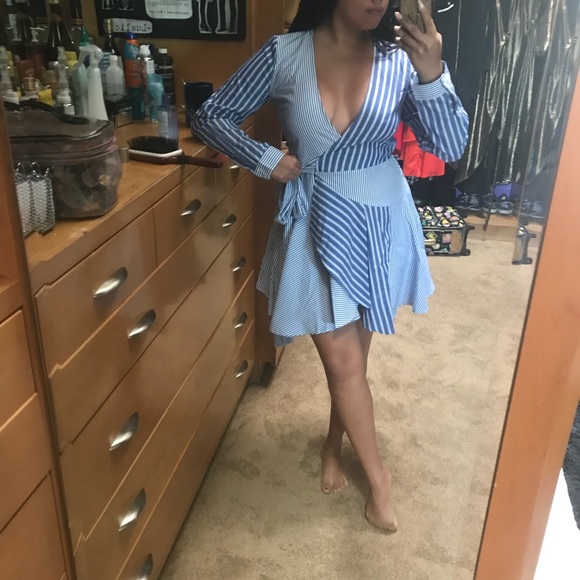 *1 LEFT*Top Of The Line Wrap Dress - Picture 7 of 8